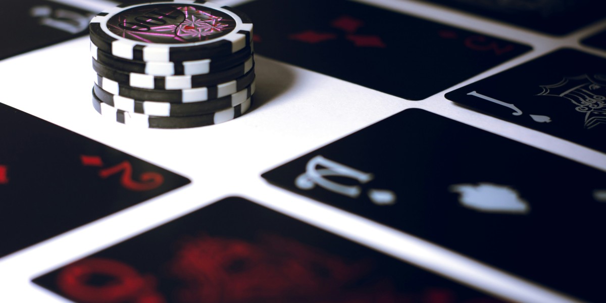 Exploring Cryptocurrency in Online Gambling: Benefits and Risks for Players