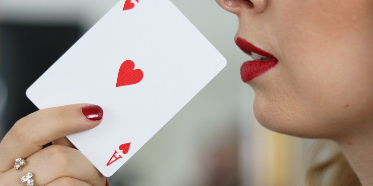 The Emergence of Social Gambling Platforms: How Community-Driven Experiences Will Shape Online Casino Dynamics and Playe