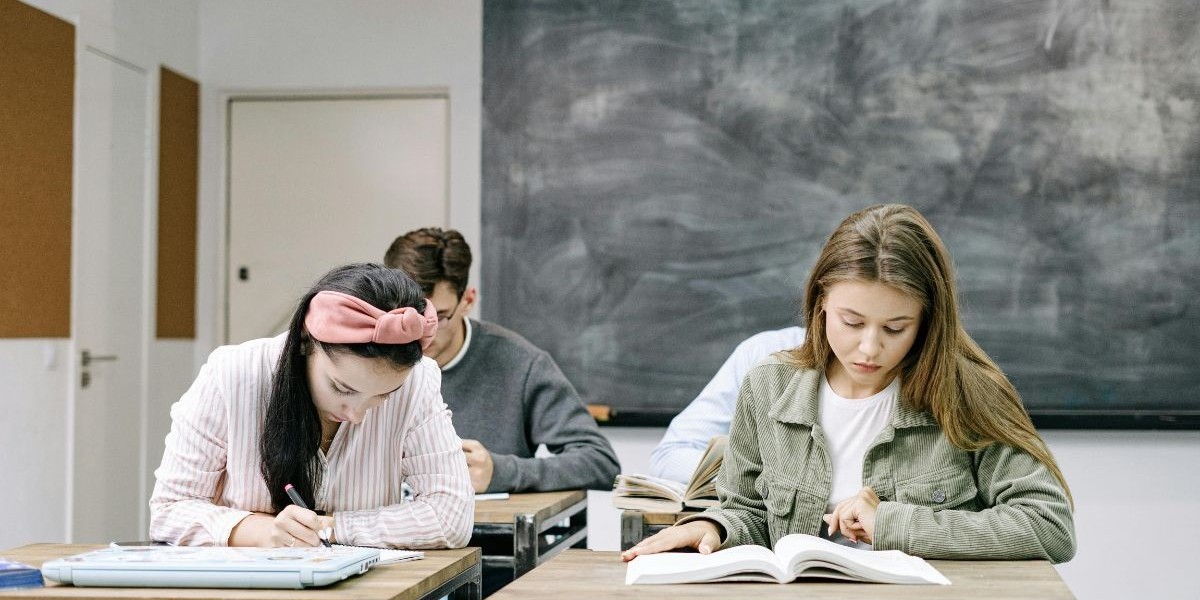 Build Your Career with 100% Job Guarantee Training Programs