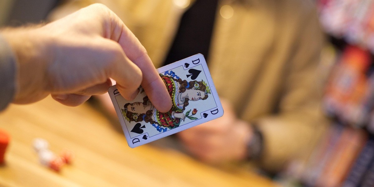 Analiza impactului criptomonedelor asupra industriei cazinourilor online în 2025: avantaje, provocări și reglementări em