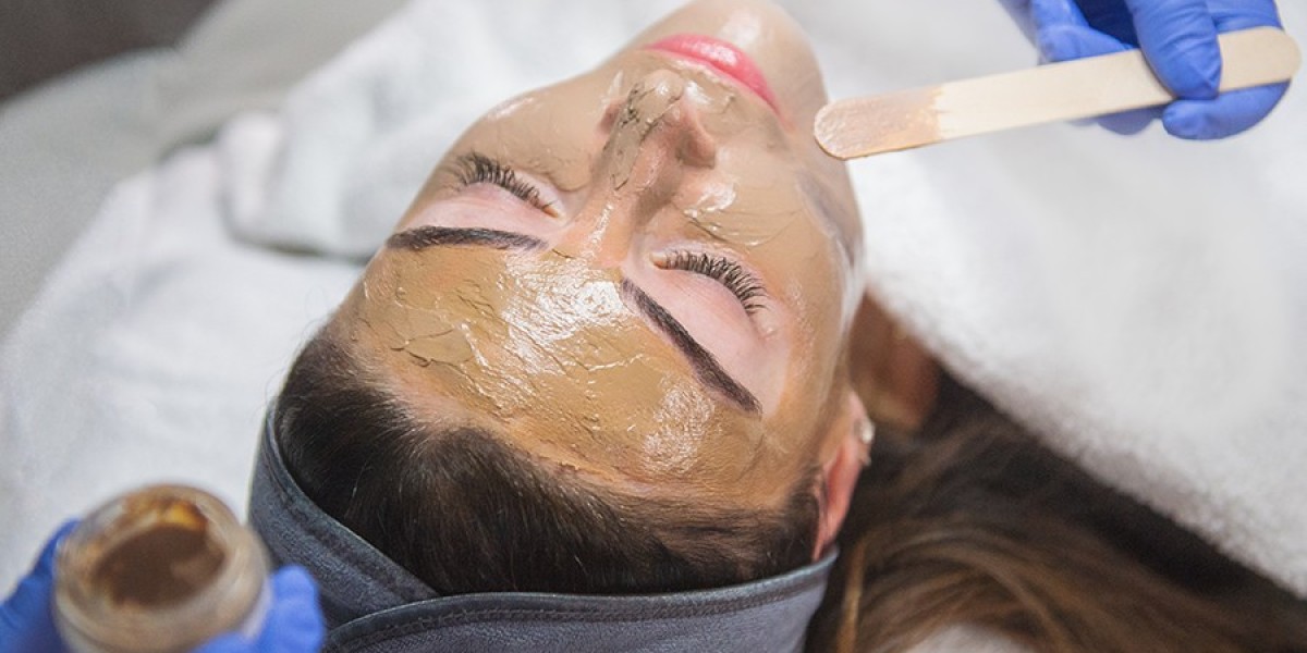 لماذا يفضل الكثيرون دبي لإجراء التقشير الكيميائي رغم التكلفة؟