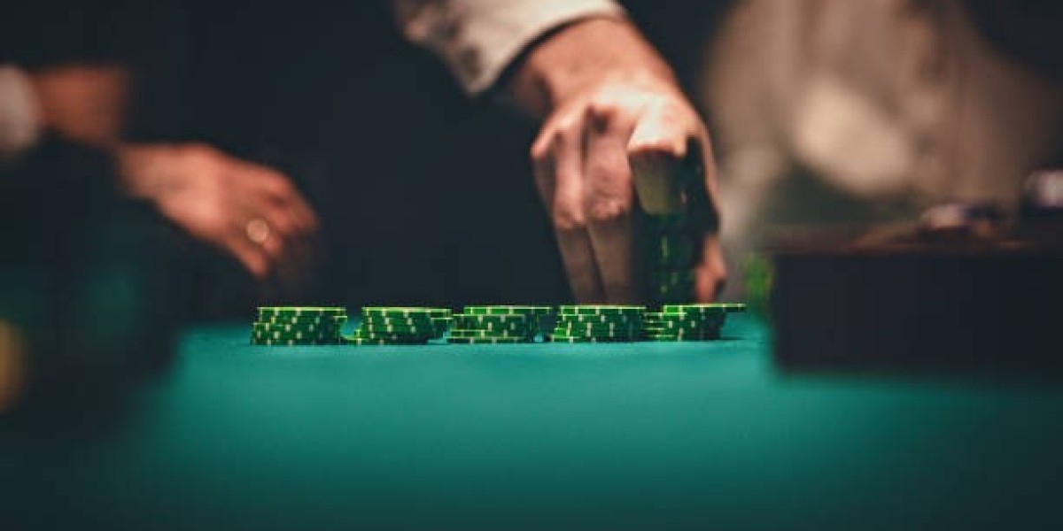 Den stigende popularitet af live dealer-spil i online kasinoer: En dybdegående analyse af trends og brugeroplevelse i 20