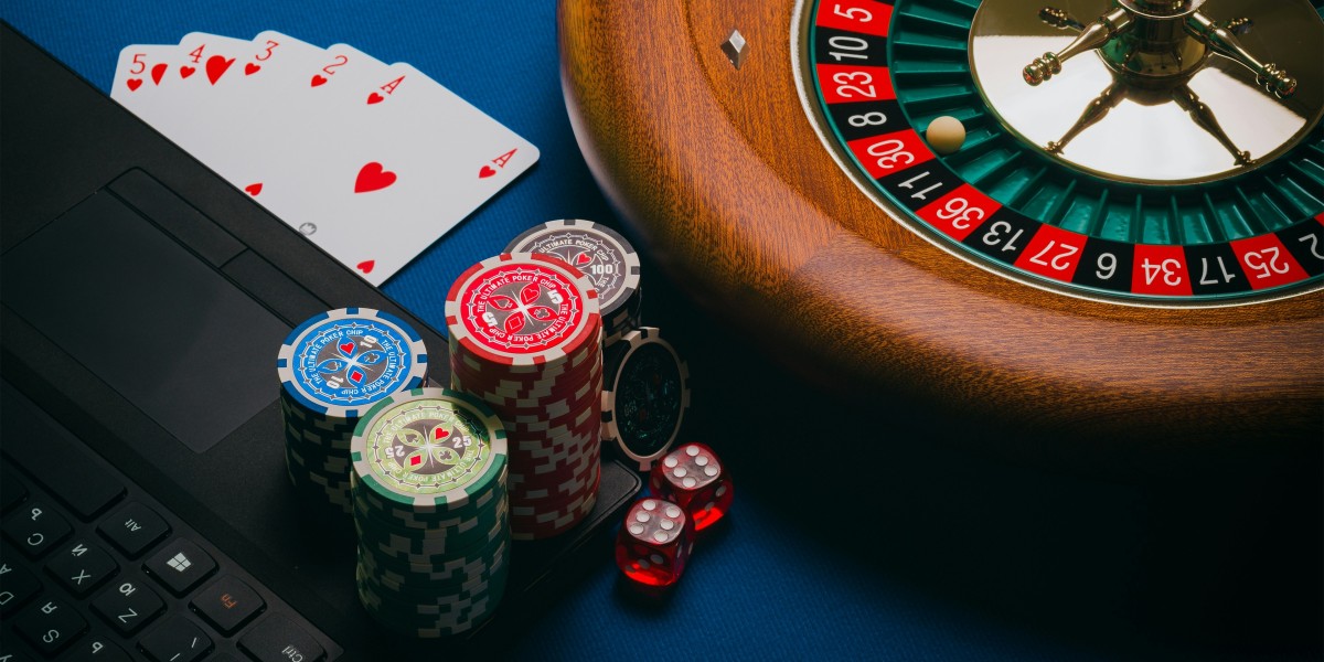 Virtual Reality in Online Casinos: Enhancing User Experience and Immersion in Gaming