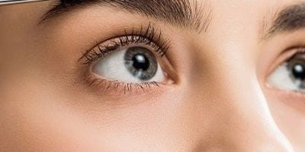 Eyebrow Transplant in Dubai and Facial Symmetry