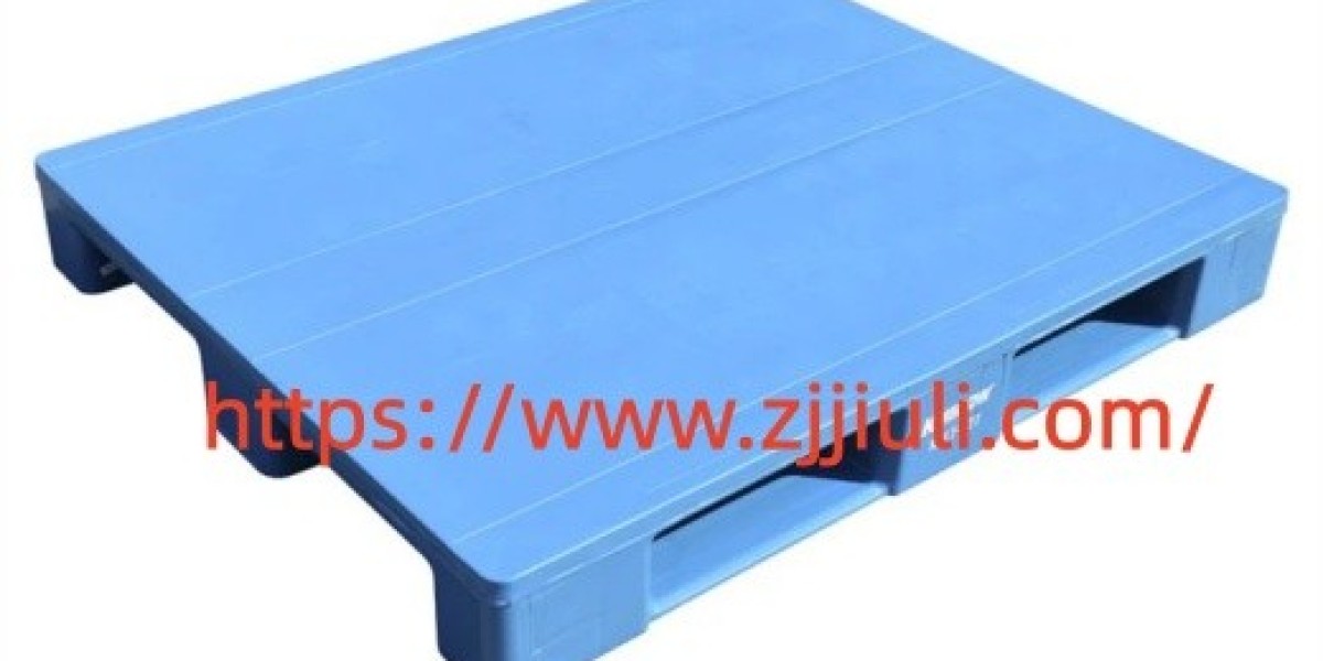 What should be considered when using Zhiguangplastic Flat Pallets in logistics routes
